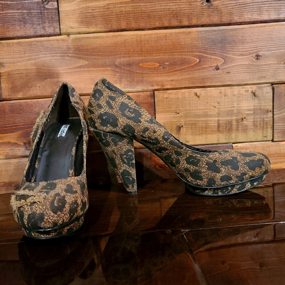 7.5 amazing cheeta Not Rated shoe